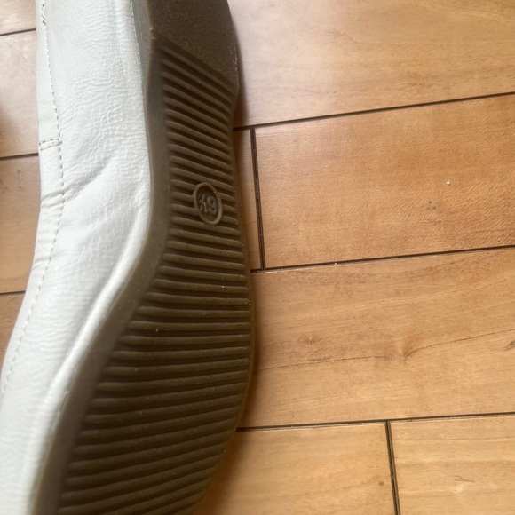 Mossimo Supply Co Flats 6.5 - Picture 4 of 6